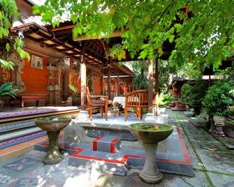 嘉缇酒店&家庭旅馆 - 登巴萨 - 露台