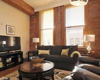 Gorgeous Luxury 2 Bedroom 2 Bath Condo In Old Town Victoria - 维多利亚 - 客厅
