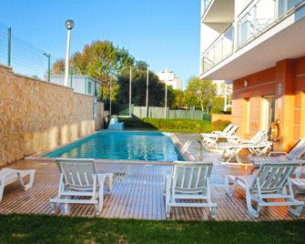 17 号大西洋开放式公寓酒店 - 波尔蒂芒 - 游泳池