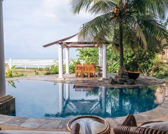 Santi a beautiful beach house with a pool - 韦利格默 - 游泳池