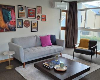City Fringe - Merivale, Opposite Hagley Park. Off street parking. - 基督城 - 客厅