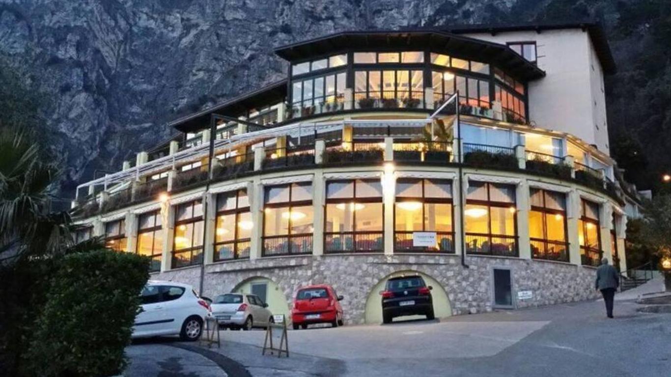 瓦坎兹拉利蒙娜丽雅中央酒店