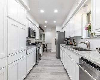 Newly remodeled home near the heart of Dallas - 达拉斯 - 厨房