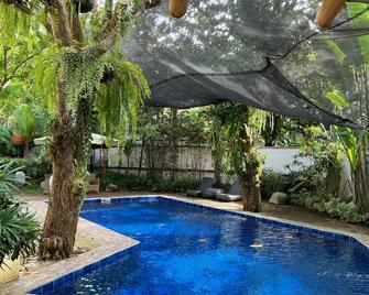 Amor Spacious Fan Room with Swimming Pool Access - 长滩岛 - 游泳池