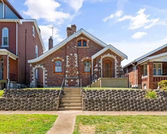 The Hill | 4 Bed 2 Bath | Beautiful Private Home - 圣路易斯 - 建筑