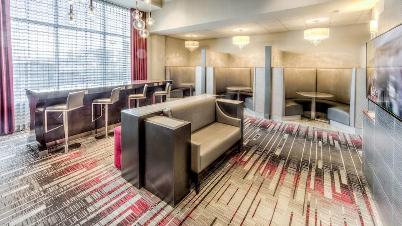 驻桥套房假日酒店 - 俄亥俄州立大学校区