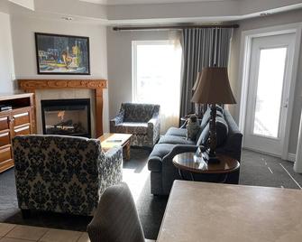 4 Star - BottleRock Vino Bello 1 bedroom suite Last Minute Deal - 纳帕 - 客厅