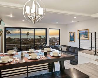 Newly remodeled home with breathtaking ocean view. - 纽波特海滩 - 餐厅