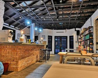 Books & Beds - 八打灵再也 - 酒吧