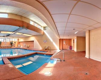 阿爾伯克基巴塞羅那套房酒店 - 阿尔伯克基 - 游泳池