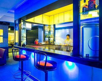 廣場飯店 - 瓦拉纳西 - 酒吧
