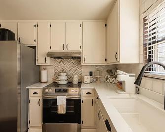 Elegant Townhome With King Bed On Quiet Cul-De-Sac Near I-10, Fsu, & Famu - 塔拉哈西 - 厨房