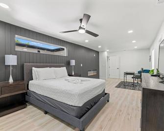 Royal Oaks Haven - Discover comfort in this beautifully updated 3 br home! - 达拉斯 - 睡房