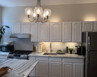 Spacious & modern 2 bedroom apartment in Bushwick - 布鲁克林 - 厨房