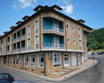 阿吉拉里尔酒店 - 坎加斯-德奥尼斯 - 建筑