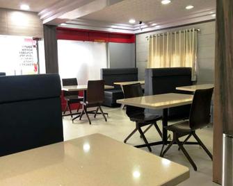 普林斯宫酒店 - 乌蒂 - 餐馆