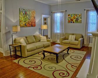 Beautiful 6 Bed, 5 Bath Historic Savannah Home - 萨凡纳 - 客厅