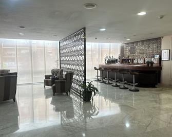 米尔奥克塔维酒店 - 阿尔赫西拉斯 - 酒吧