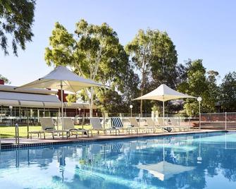沙漠公园酒店 - 尤拉腊 - 游泳池