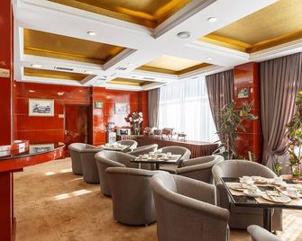 雷尼欧恩住宅酒店 - 阿拉木图 - 休息厅