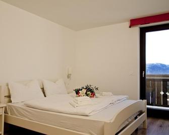 Hotel B&B Francolini - 福尔加里亚 - 睡房
