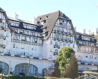 Palácio Quitandinha Espetacular Apartamento com Vista para o Lago - 彼得罗波利斯 - 建筑