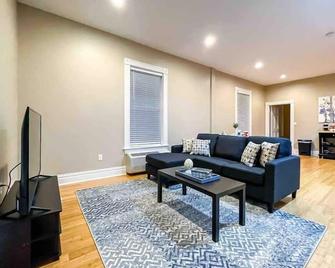 Modern 1br-1ba Monthly Rental The Hill - 韦伯斯特树丛 - 客厅