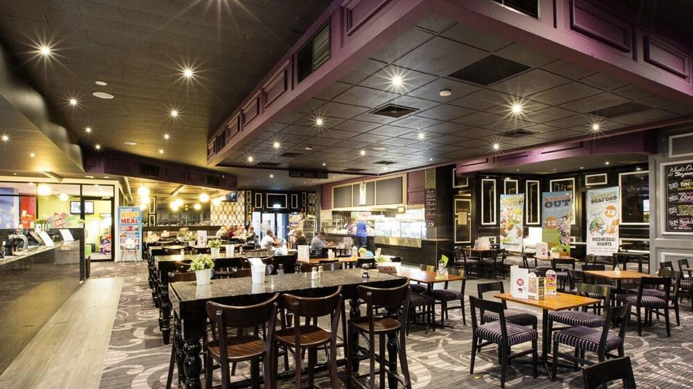 斯盖维斯机场西酒店