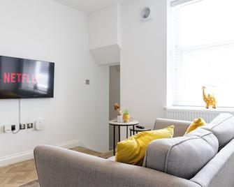 Boutique City Centre Apartments - 卡迪夫 - 客厅