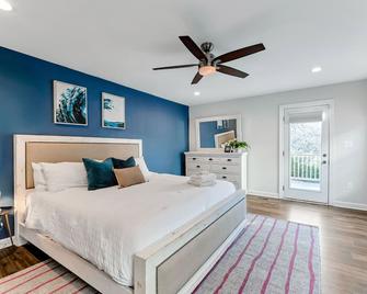 Spacious, Pet Friendly Whole House, 1 block from the Beach - 诺福克 - 睡房