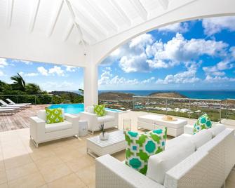 Grand Case Luxury Apartment with Infinity Pool - 格兰德凯斯 - 阳台