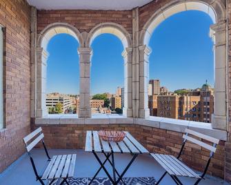 Plaza Penthouse: Historic Charm & Stunning Views - 堪萨斯城 - 阳台