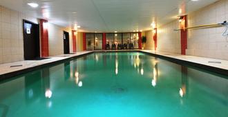 旅游酒店 - 魁北克市 - 游泳池