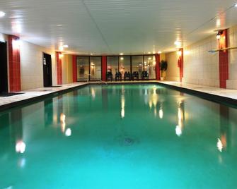 旅游酒店 - 魁北克市 - 游泳池