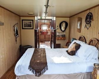Wild West at Olympic Railway Inn - Pet Friendly - 塞奎姆 - 睡房