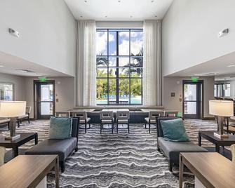 那不勒斯 - 马可岛驻桥套房公寓酒店 - IHG 旗下饭店 - 拿坡里 - 休息厅