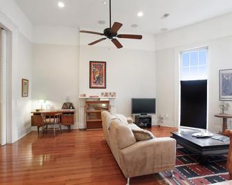 Renovated Historic Apartment On Magazine Street - 新奥尔良 - 客厅