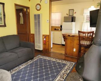 山顶套房和小屋 - 大熊湖 - 客厅