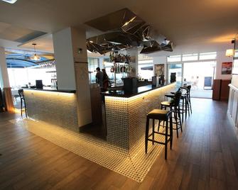皮耶塔餐厅与水疗酒店 - 鲁斯岛 - 酒吧