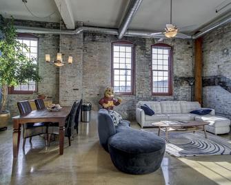Huge Loft U of M Dinkytown - 明尼阿波利斯 - 客厅