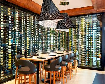 基洛纳机场福朋喜来登酒店 - 基洛纳 - 酒吧