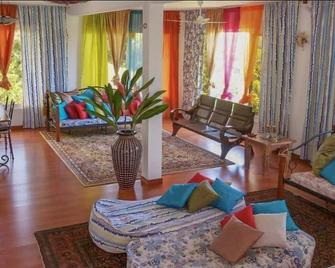 Villa Citronella Sea View - 安塞奥潘 - 客厅