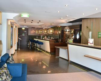 萨尔茨堡市假日酒店 - 萨尔茨堡 - 酒吧