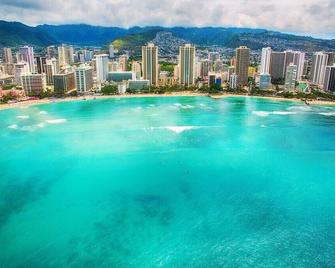 Lovely Studio with Million Dollar View of Waikiki and close to everything! - 檀香山 - 游泳池