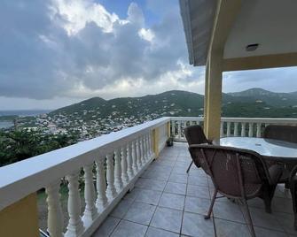 \'Your Caribbean Haven: Where Comfort Meets Local Charm\' - Parham Town - 阳台