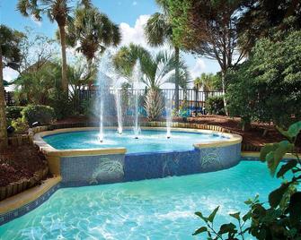 Spacious Oceanfront 1 Bedroom Suite + Official On-Site Rental Privileges - 北默特尔比奇 - 游泳池