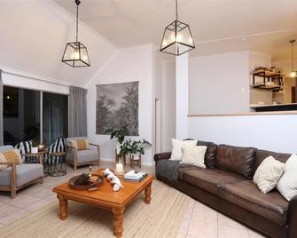 The Lookout Guest House - 莫塞尔湾 - 客厅
