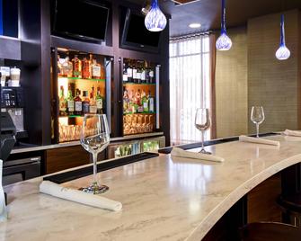路易斯维尔机场万怡酒店 - 路易斯威尔 - 酒吧