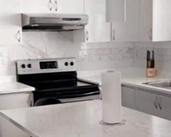 Appartement Tres Propre Proche De Tout - 魁北克市 - 厨房