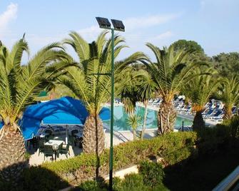 莫菲亚斯酒店 - Kavos - 游泳池